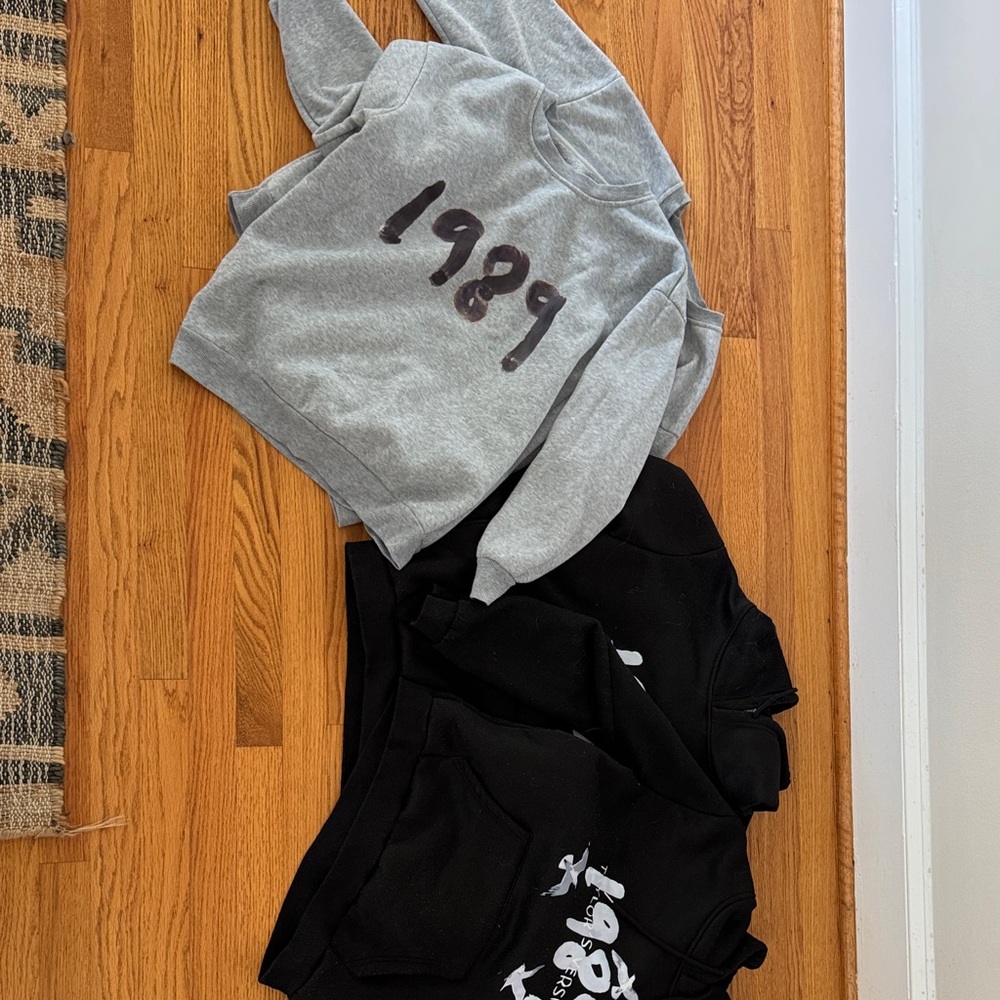 Gray and Black Graphic Sweatshirt Set Taylor Swift - price for all 4 - all same